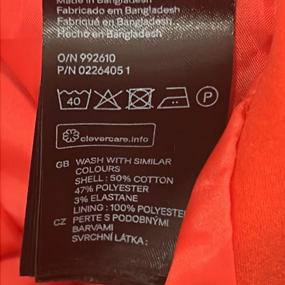 H&M Women's Red Mini Skirt Back Slit Size 4 - Picture 4 of 4